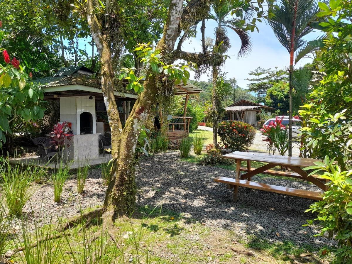 Hotel El Colibri Rojo - Cabinas - Le Colibri Rouge Cahuita Buitenkant foto