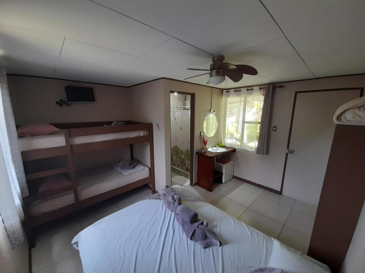 Hotel El Colibri Rojo - Cabinas - Le Colibri Rouge Cahuita Buitenkant foto