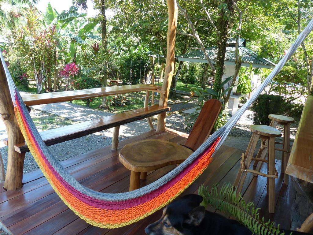 Hotel El Colibri Rojo - Cabinas - Le Colibri Rouge Cahuita Buitenkant foto
